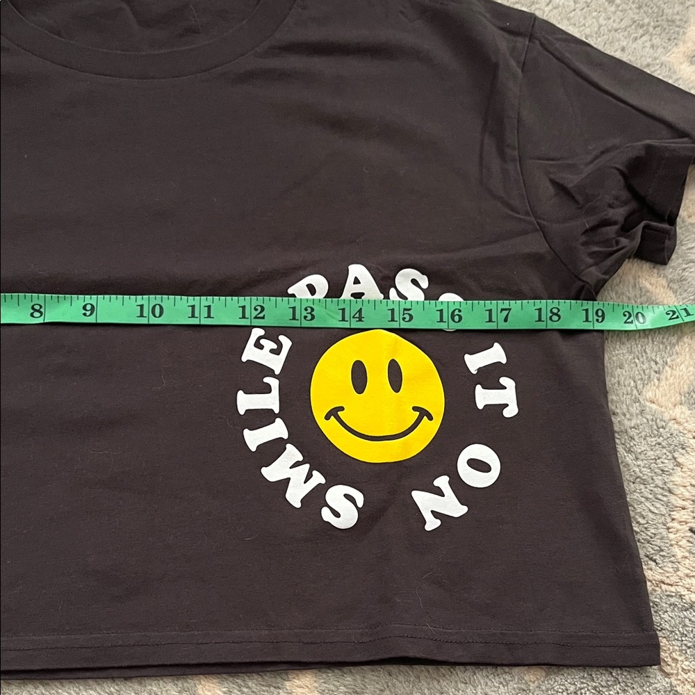 Pass It On Smiley Graphic Crop Tee - Black - Picture 2 of 5